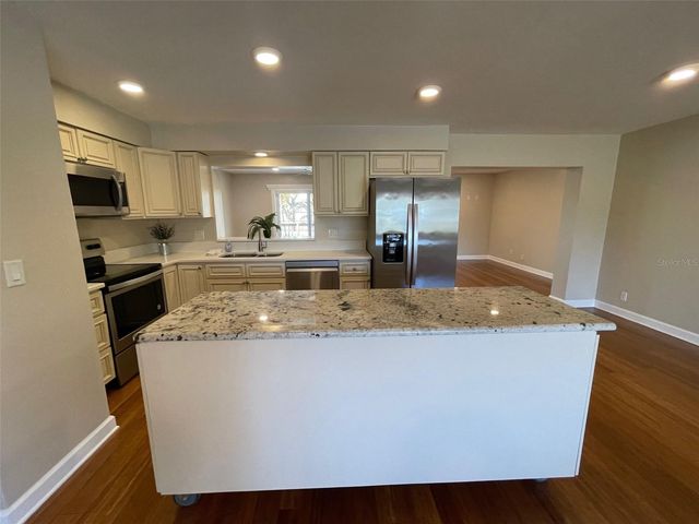 6556 27TH STREET N, St Petersburg, FL 33702