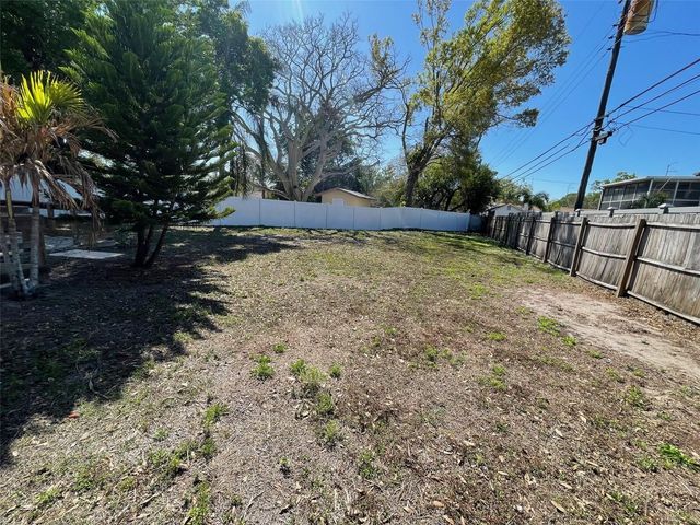 6556 27TH STREET N, St Petersburg, FL 33702