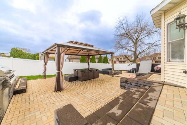 2219 Ticonderoga Street, Schererville, IN 46375