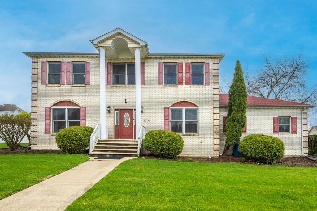 2219 Ticonderoga Street, Schererville, IN 46375