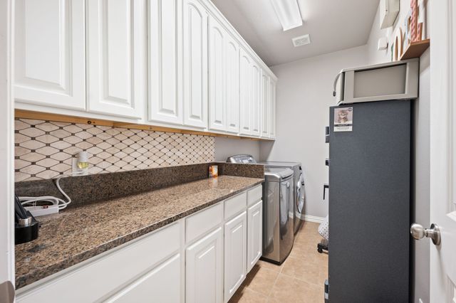 2528 Louis Lane, Lewisville, TX 75056