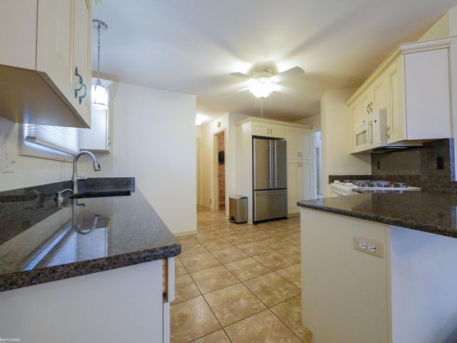 21133 Parkplace Lane, Clinton Township, MI 48036