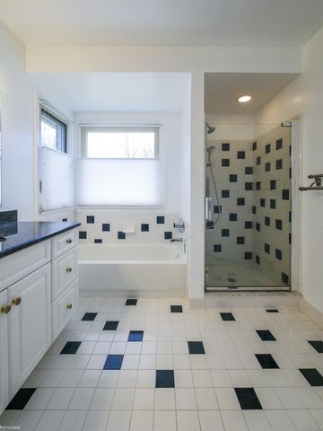 21133 Parkplace Lane, Clinton Township, MI 48036