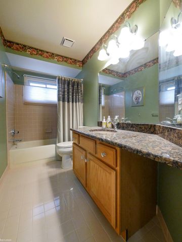 21133 Parkplace Lane, Clinton Township, MI 48036