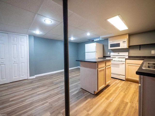 21133 Parkplace Lane, Clinton Township, MI 48036