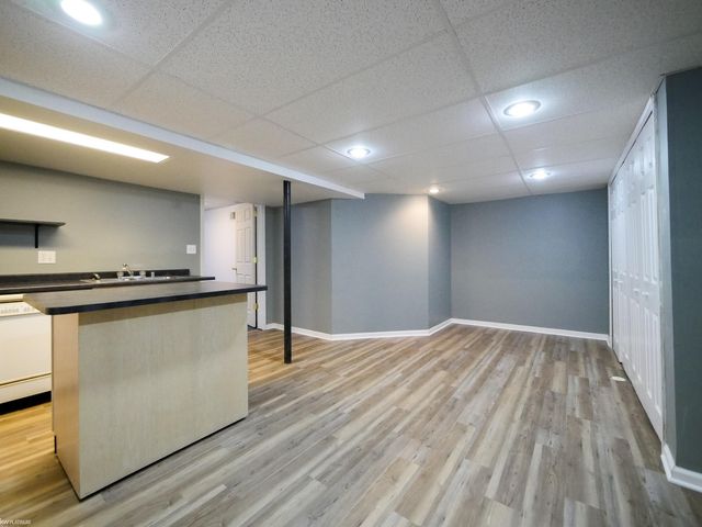 21133 Parkplace Lane, Clinton Township, MI 48036