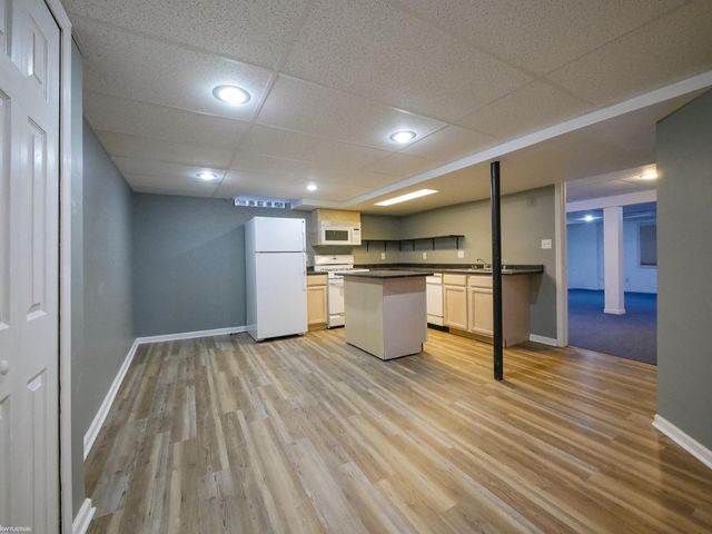 21133 Parkplace Lane, Clinton Township, MI 48036