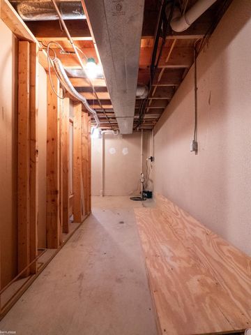 21133 Parkplace Lane, Clinton Township, MI 48036