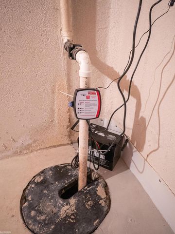 21133 Parkplace Lane, Clinton Township, MI 48036