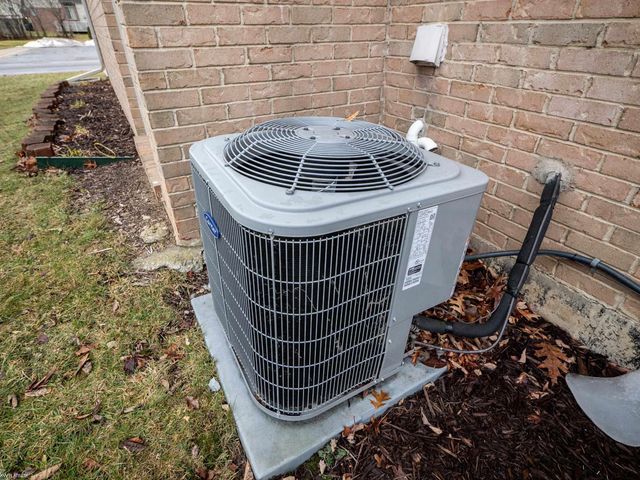 21133 Parkplace Lane, Clinton Township, MI 48036