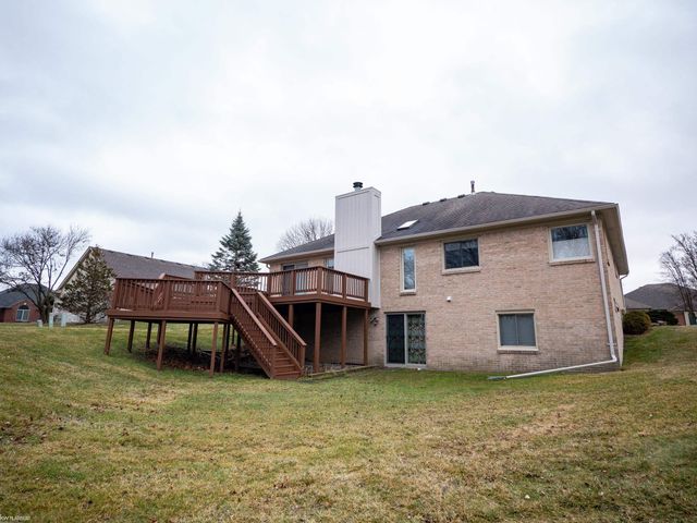 21133 Parkplace Lane, Clinton Township, MI 48036