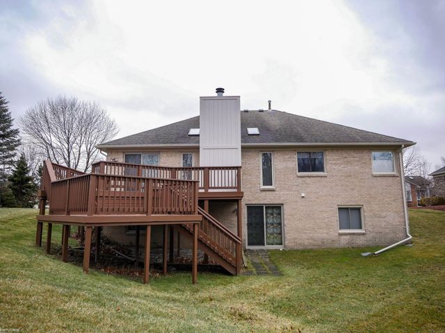 21133 Parkplace Lane, Clinton Township, MI 48036