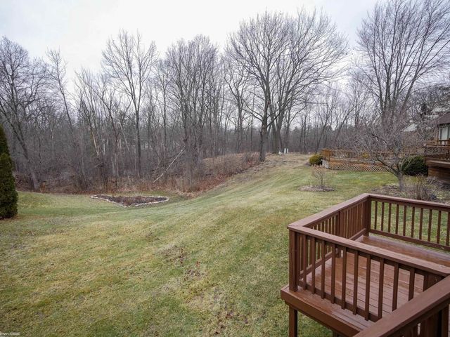 21133 Parkplace Lane, Clinton Township, MI 48036