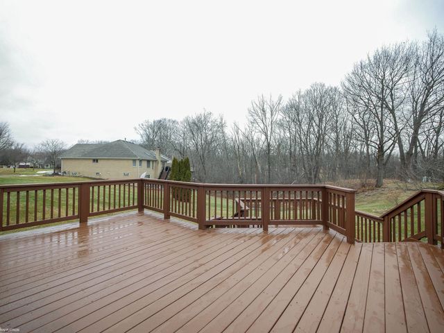 21133 Parkplace Lane, Clinton Township, MI 48036