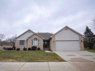 21133 Parkplace Lane, Clinton Township, MI 48036