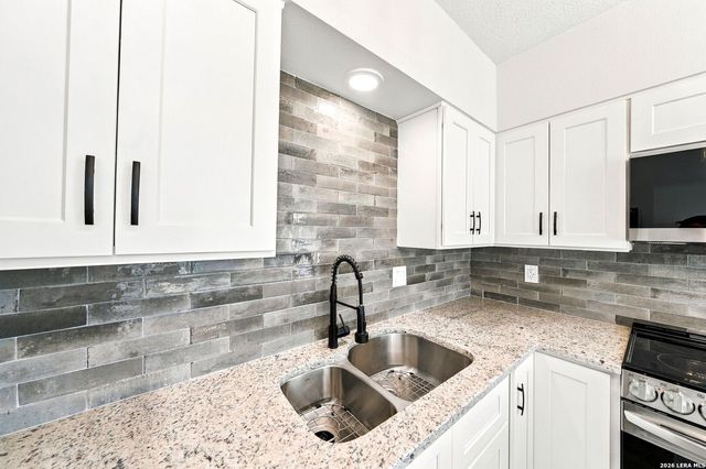 9915 Powhatan Dr Apt B4, San Antonio, TX 78230