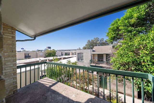 9915 Powhatan Dr Apt B4, San Antonio, TX 78230