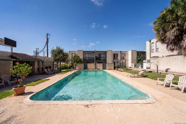 9915 Powhatan Dr Apt B4, San Antonio, TX 78230