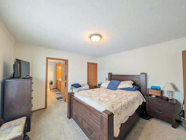 11242 Nearbrook Court, Green Oak Township, MI 48178
