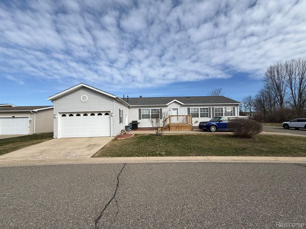 11242 Nearbrook Court, Green Oak Township, MI 48178