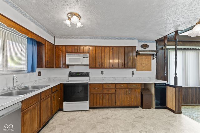 6616 S Lawndale Avenue, Indianapolis, IN 46221