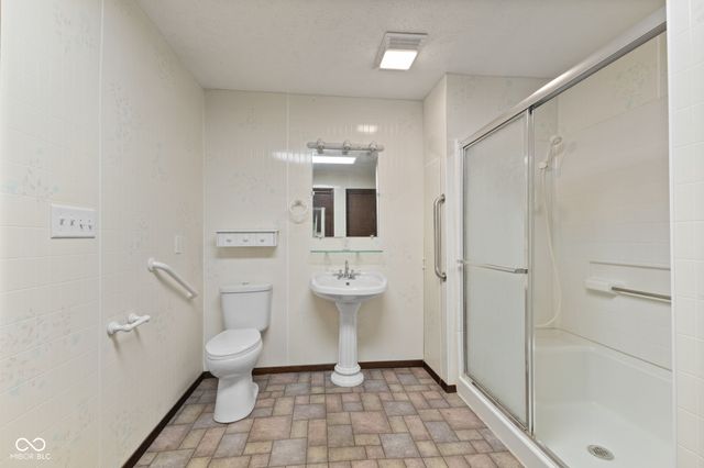6616 S Lawndale Avenue, Indianapolis, IN 46221
