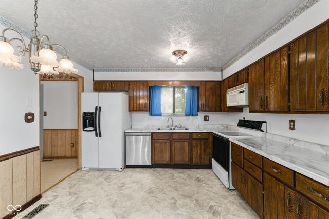6616 S Lawndale Avenue, Indianapolis, IN 46221