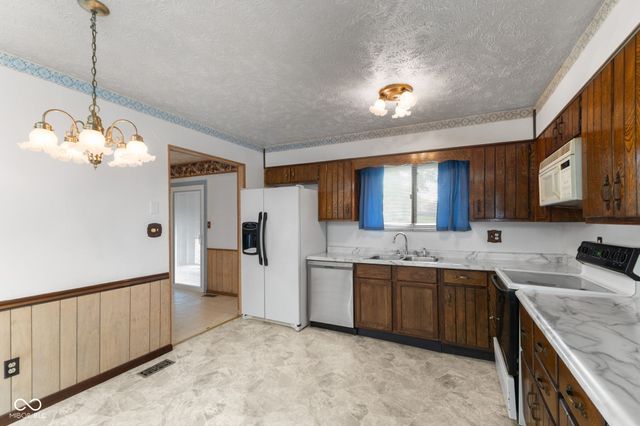6616 S Lawndale Avenue, Indianapolis, IN 46221