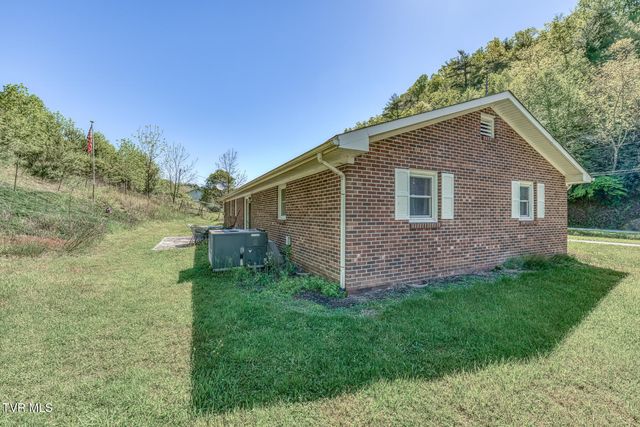 355 Robinson Hollow Lane, Mountain City, TN 37683