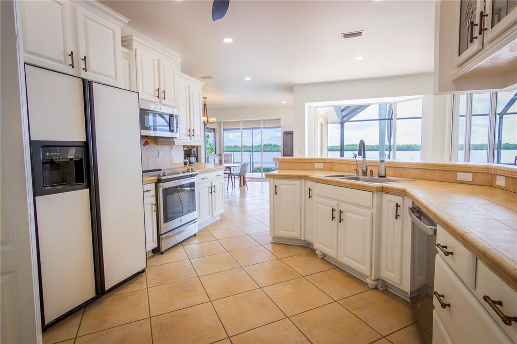 Image 9 of property listing at 3656 PEACE RIVER DRIVE, Punta Gorda, FL 33983