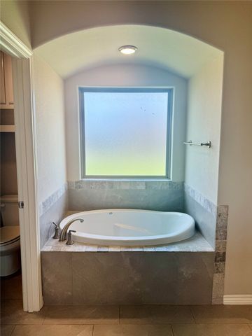 3325 Arrow Creek Drive, Granbury, TX 76049