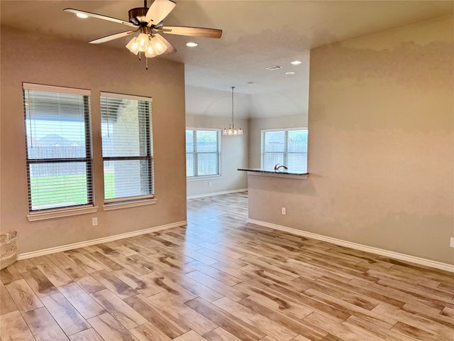 3325 Arrow Creek Drive, Granbury, TX 76049