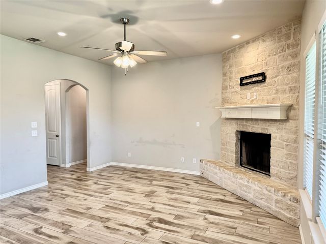 3325 Arrow Creek Drive, Granbury, TX 76049