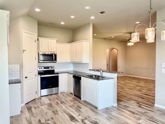 3325 Arrow Creek Drive, Granbury, TX 76049