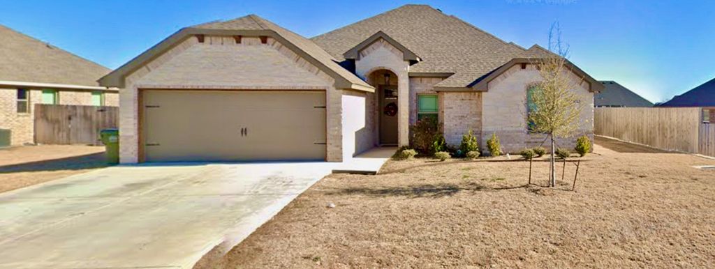 3325 Arrow Creek Drive, Granbury, TX 76049