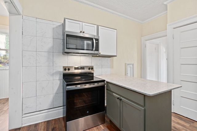 3 E McIntyre, Perry Hilltop, PA 15214