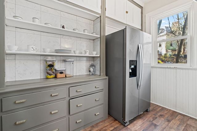 3 E McIntyre, Perry Hilltop, PA 15214