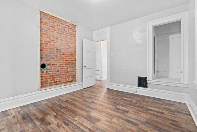 3 E McIntyre, Perry Hilltop, PA 15214