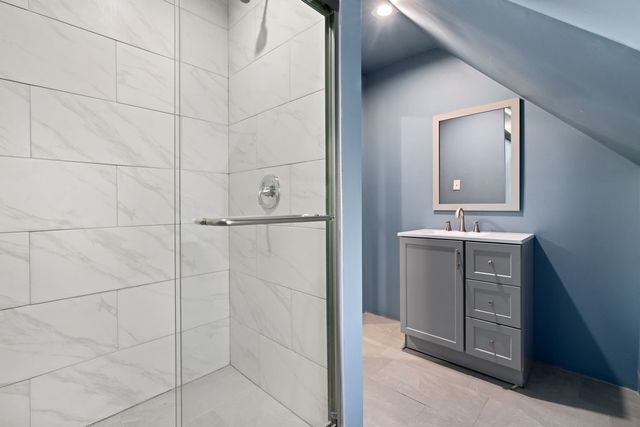 3 E McIntyre, Perry Hilltop, PA 15214