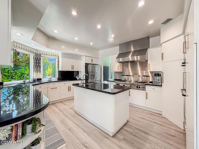 2471 La Granada Drive, Thousand Oaks, CA 91362