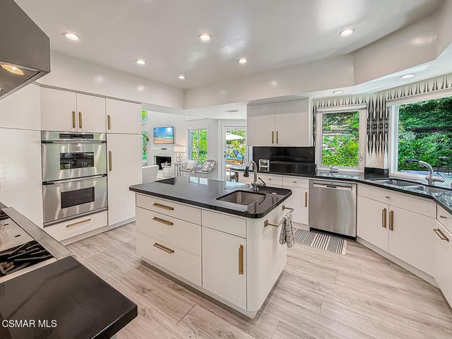 2471 La Granada Drive, Thousand Oaks, CA 91362