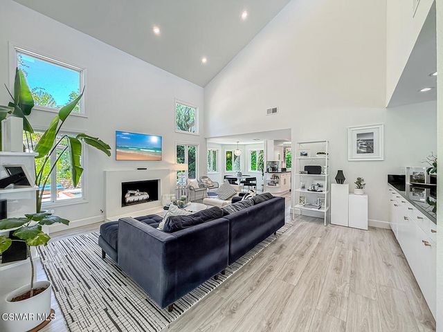 2471 La Granada Drive, Thousand Oaks, CA 91362