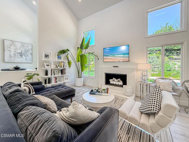 2471 La Granada Drive, Thousand Oaks, CA 91362