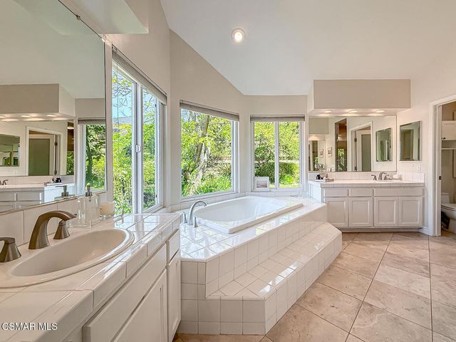 2471 La Granada Drive, Thousand Oaks, CA 91362