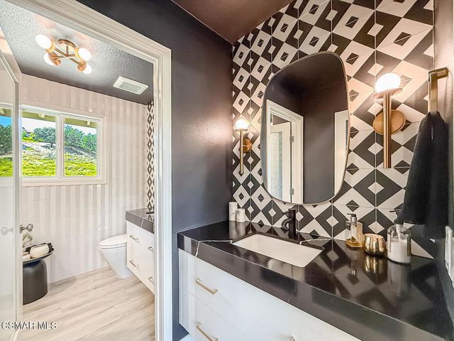 2471 La Granada Drive, Thousand Oaks, CA 91362