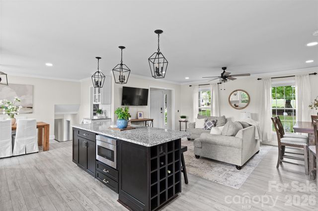 175 Woodstream Circle, Mooresville, NC 28117