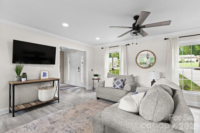 175 Woodstream Circle, Mooresville, NC 28117