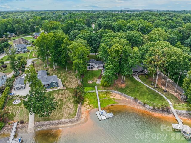175 Woodstream Circle, Mooresville, NC 28117