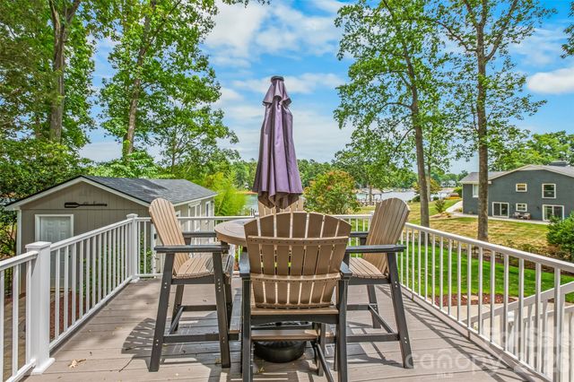 175 Woodstream Circle, Mooresville, NC 28117
