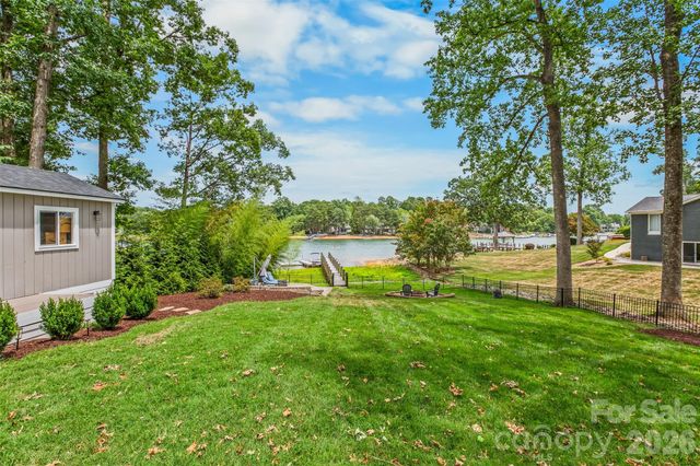 175 Woodstream Circle, Mooresville, NC 28117